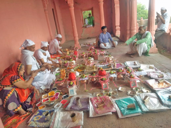 This picture is the illustration of Pindaan function performed at Gaya