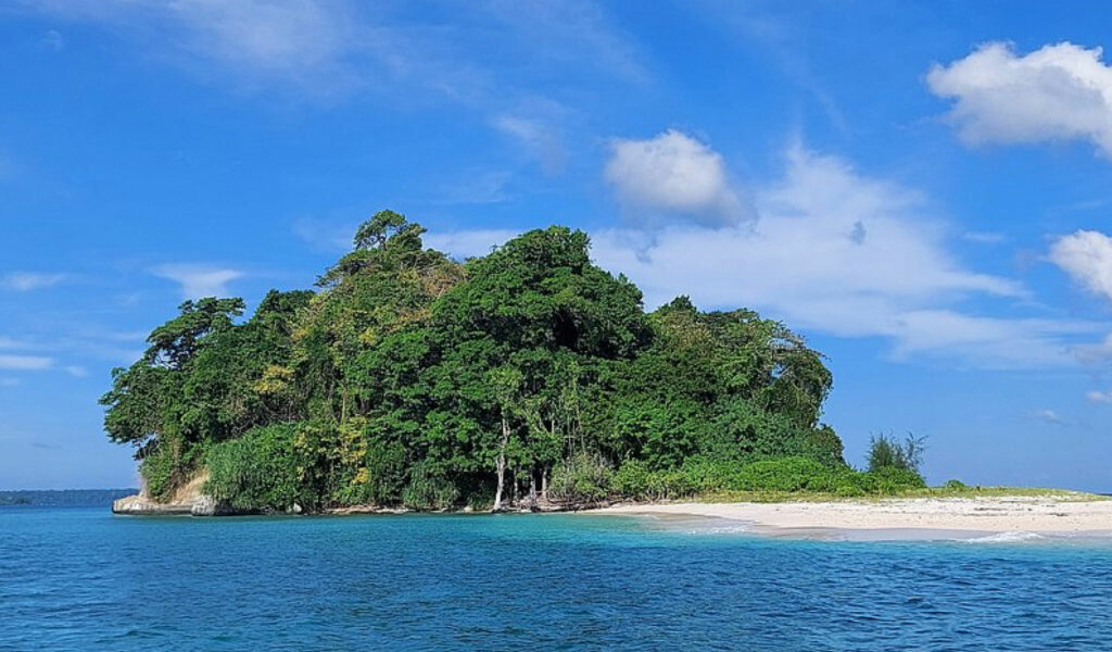 Jolly-Buoy-&-Red-Skin-Islands,andaman tour packages